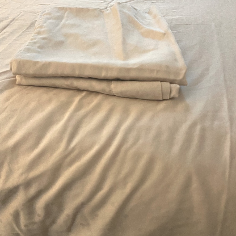 Kate Spade King bed sheets Gray Larabee Dot